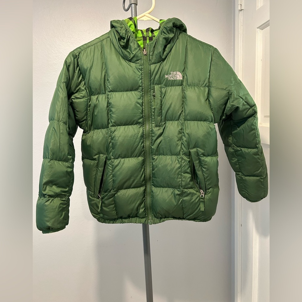 The North Face Boys 550 Puffer Jacket size 10-12.